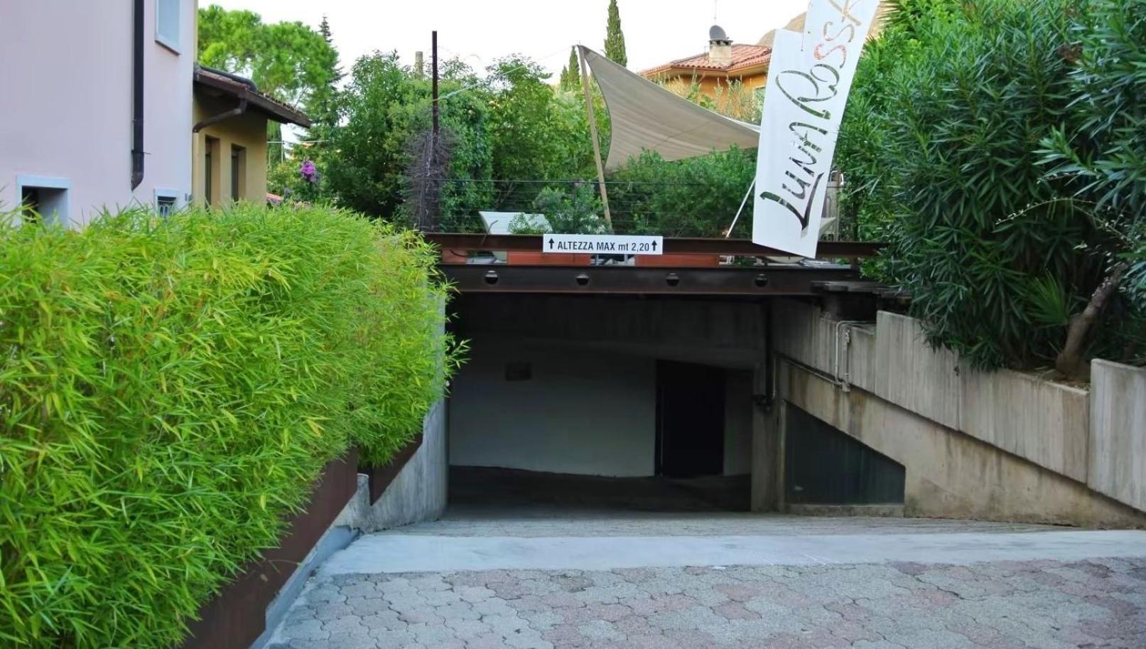 מאלצ'סינה Hotel Luna Rossa (Adults Only) מראה חיצוני תמונה